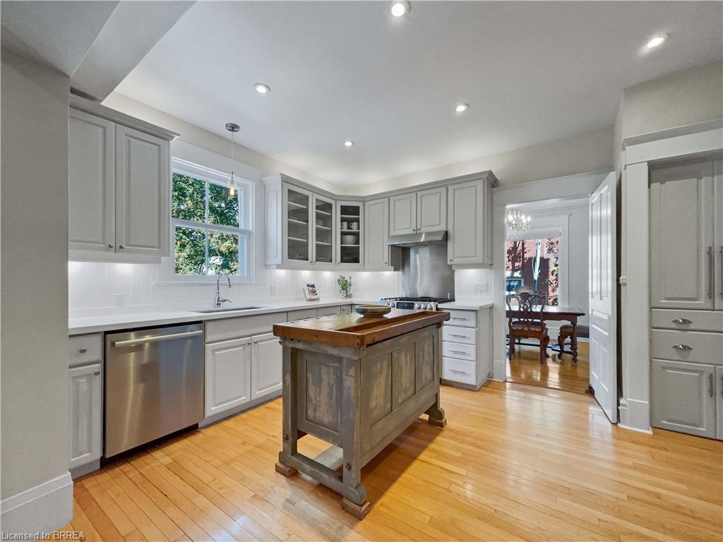 65 Forbes Avenue