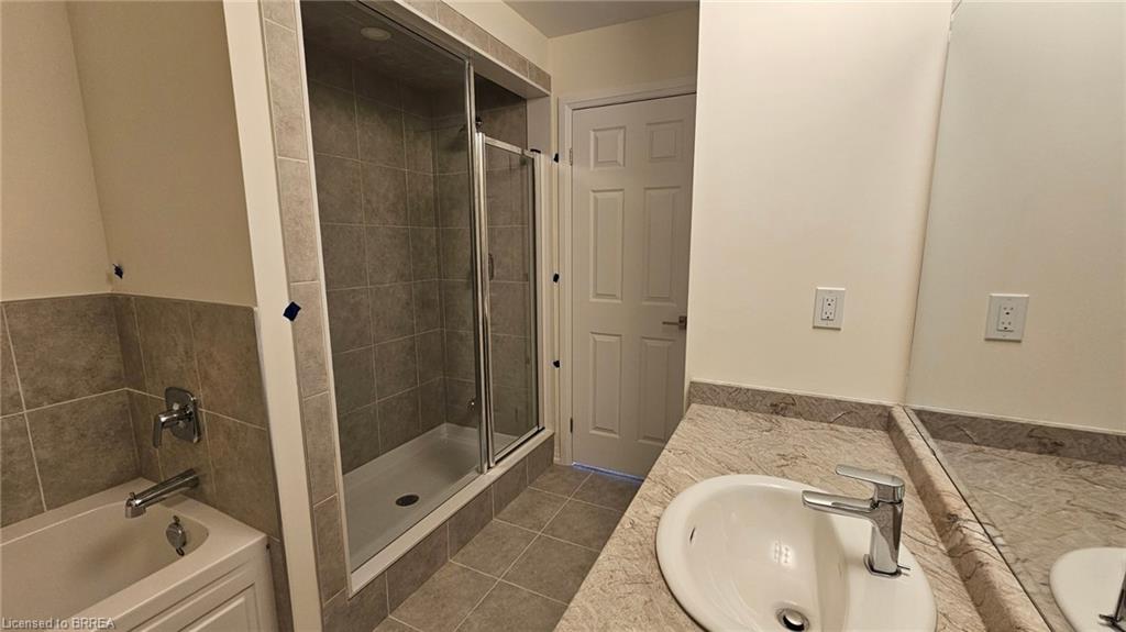 25-660 Colborne Street W, Brantford Unit: 25