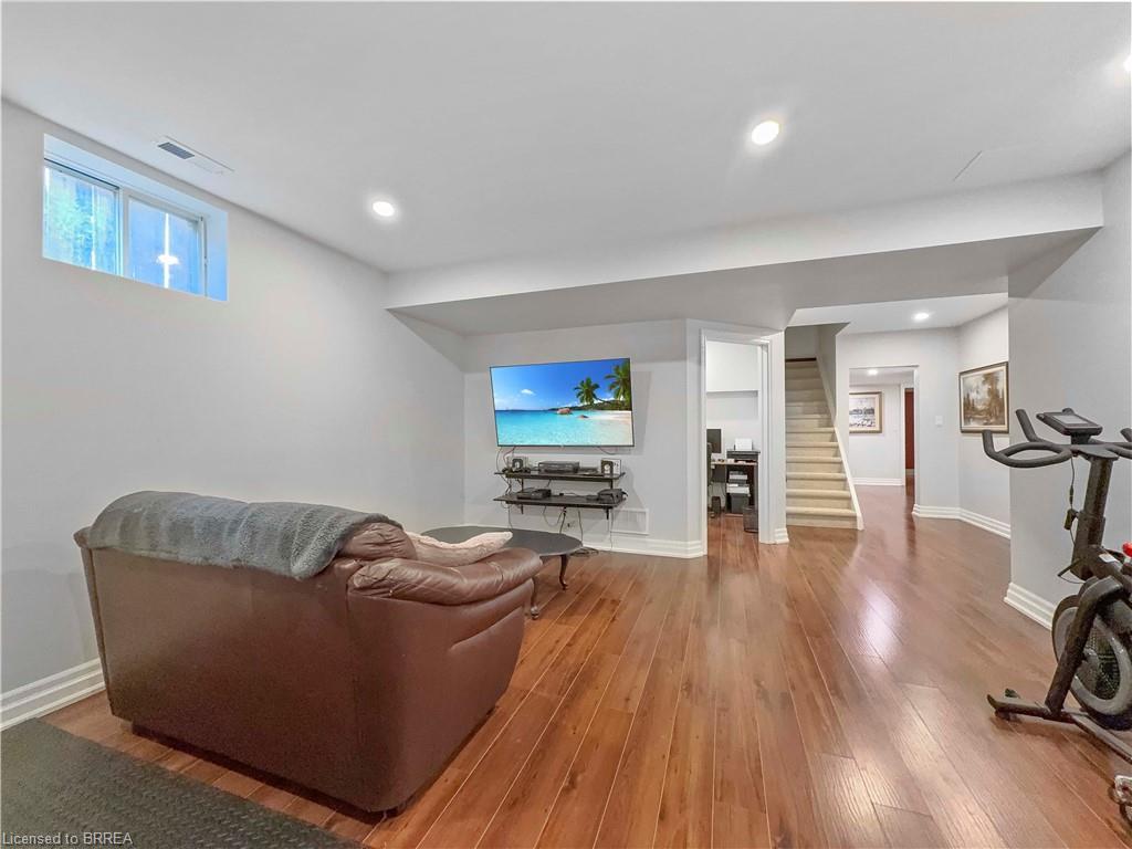 701 Upper Paradise Road, Hamilton