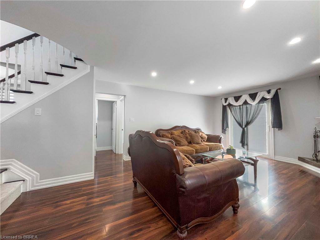 701 Upper Paradise Road, Hamilton