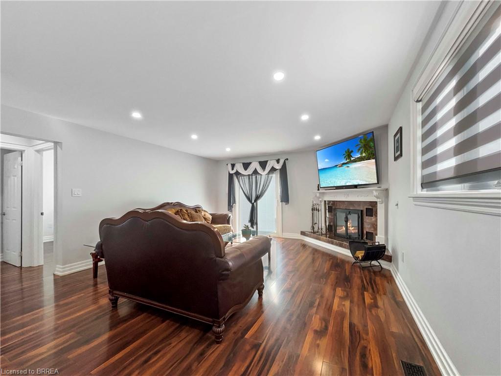701 Upper Paradise Road, Hamilton
