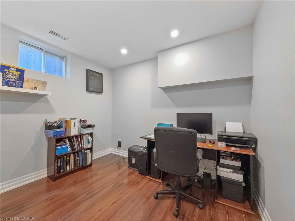 701 Upper Paradise Road, Hamilton