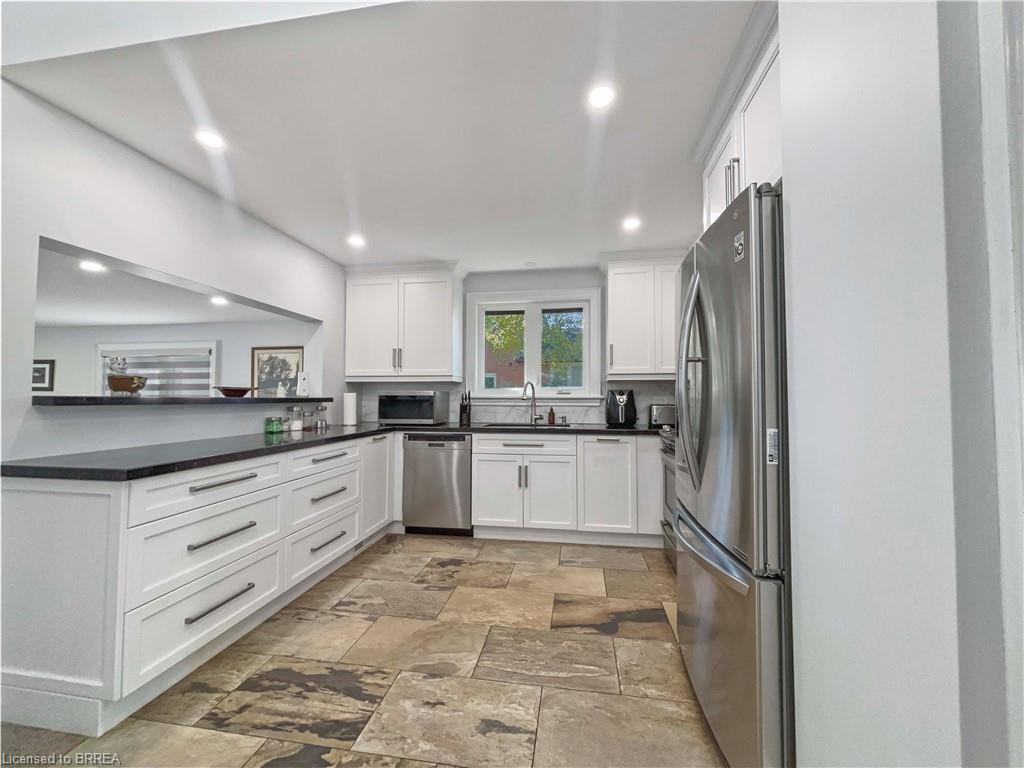 701 Upper Paradise Road, Hamilton
