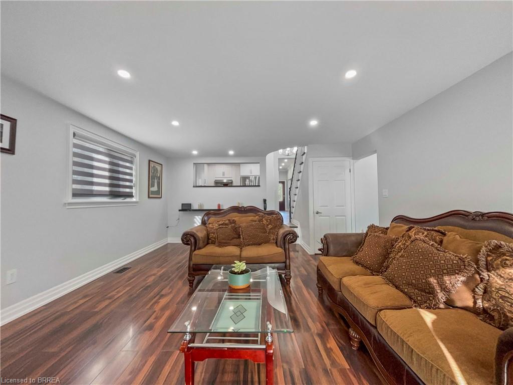 701 Upper Paradise Road, Hamilton