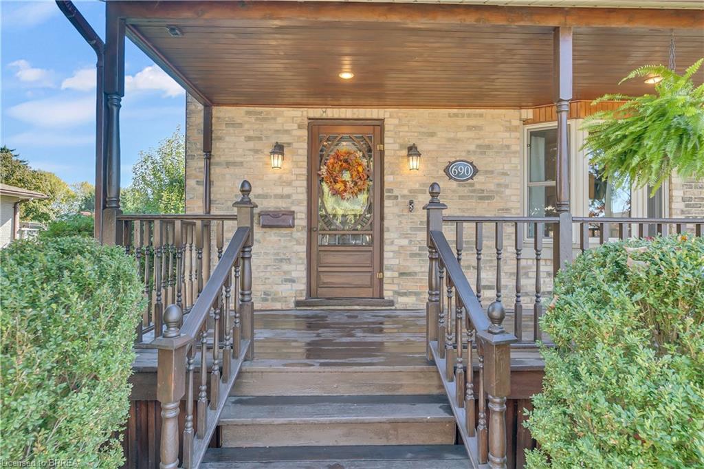 690 Wallace Avenue S