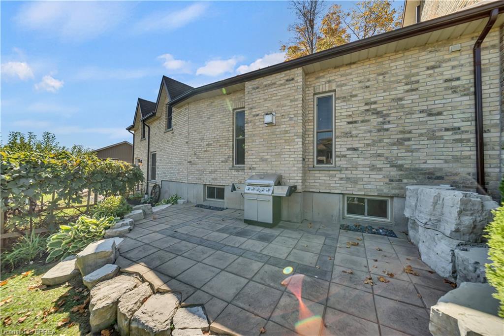 690 Wallace Avenue S