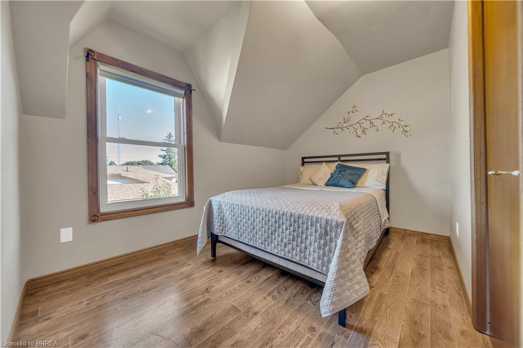 690 Wallace Avenue S