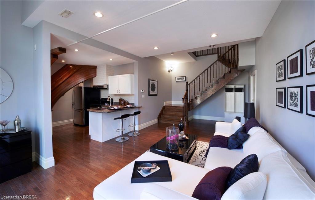 201-21 Richmond Street Unit: 201