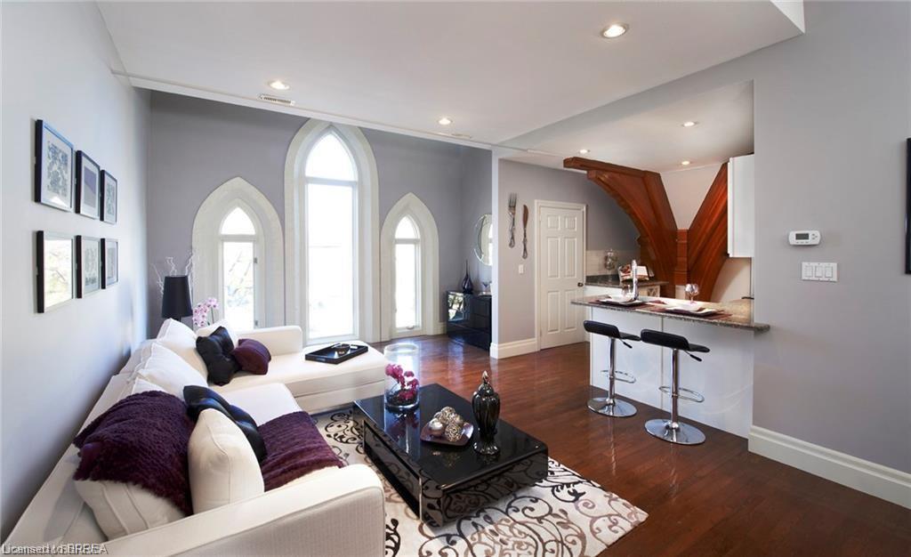 201-21 Richmond Street Unit: 201