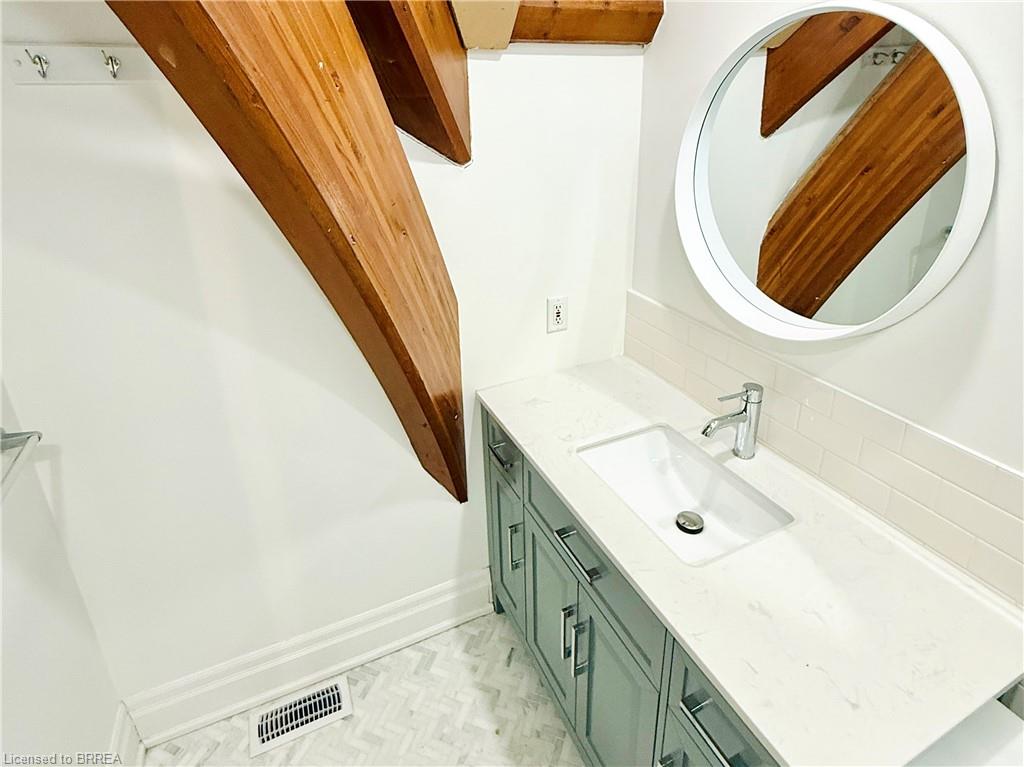 201-21 Richmond Street Unit: 201