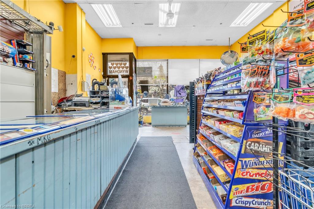 117 Wyndham Street N