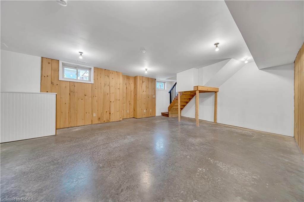 690 Wallace Avenue S