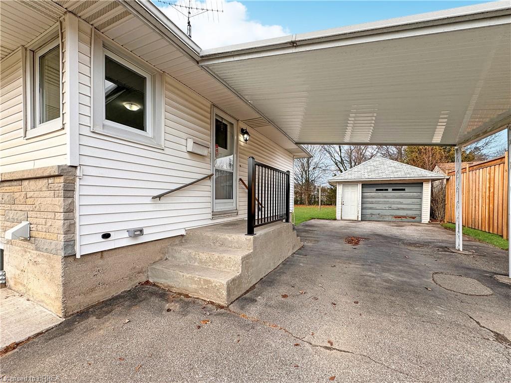 47 Evelyn Street Unit: LOWER