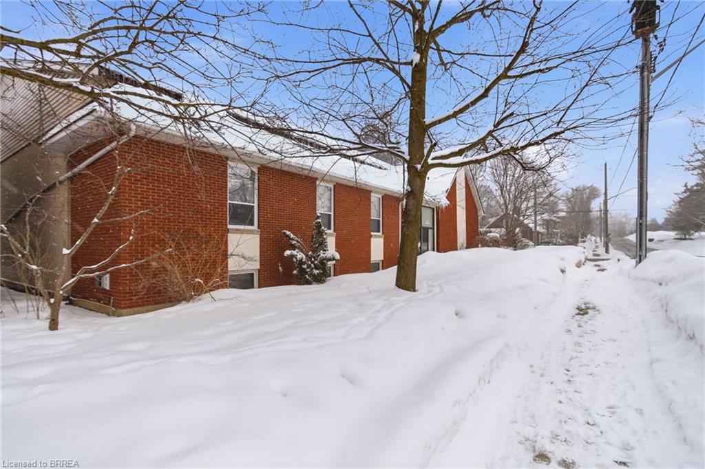 211 Birmingham Street W