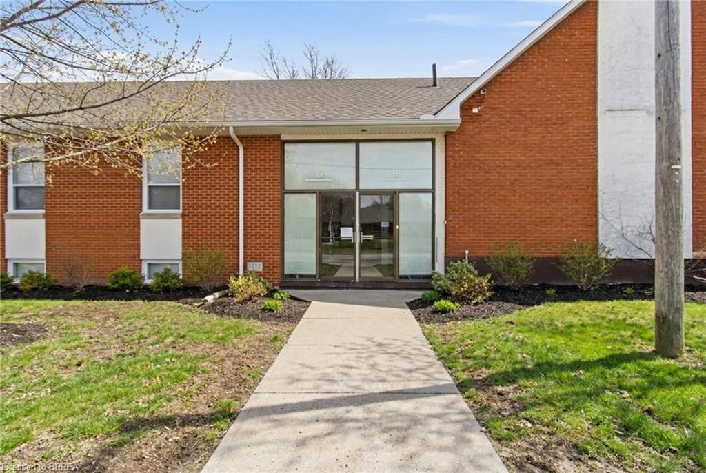 211 Birmingham Street W