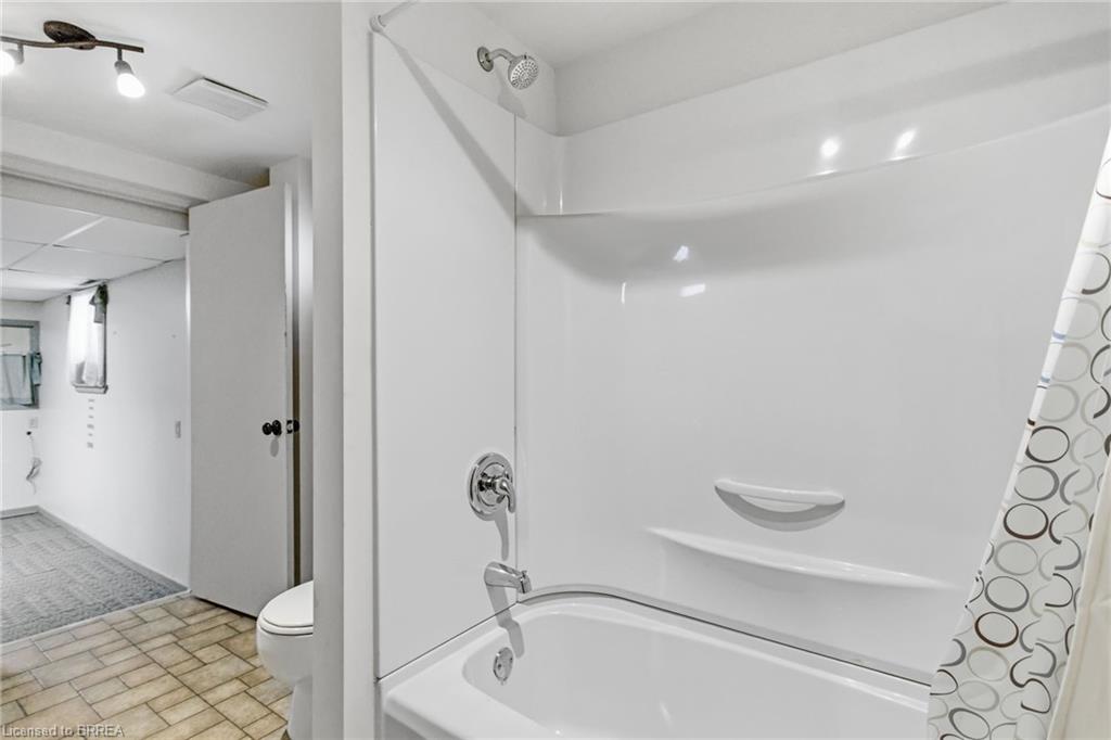 211 Birmingham Street W