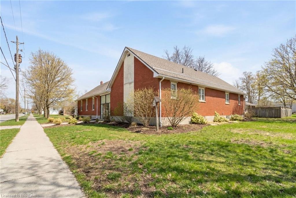 211 Birmingham Street W