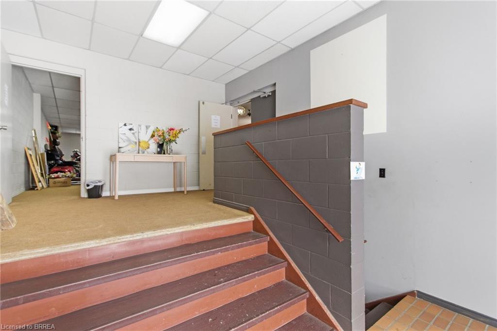 211 Birmingham Street W