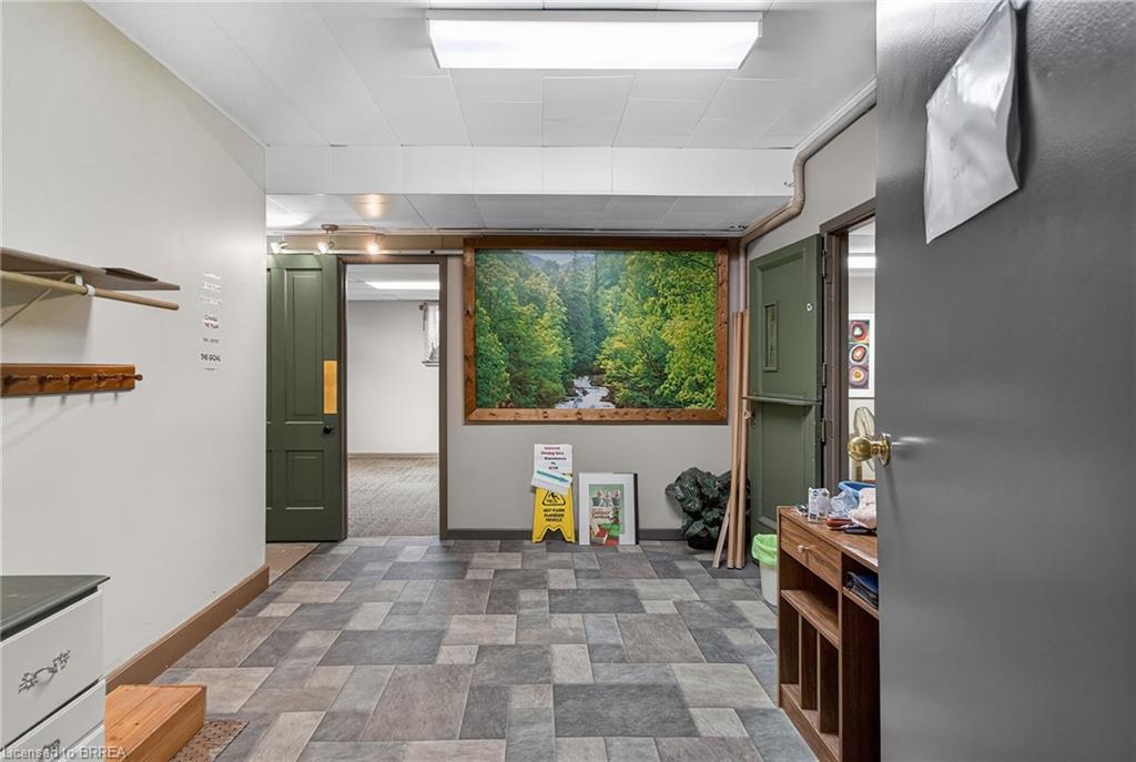 211 Birmingham Street W