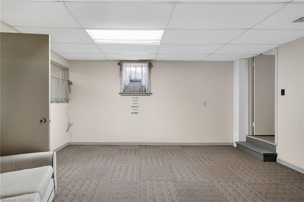 211 Birmingham Street W