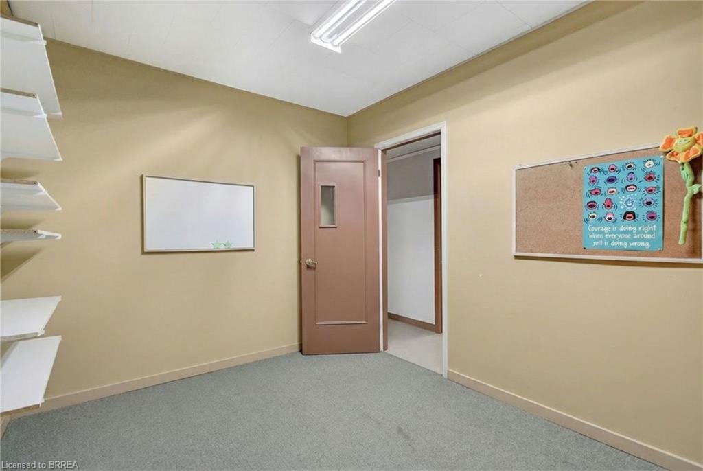 211 Birmingham Street W