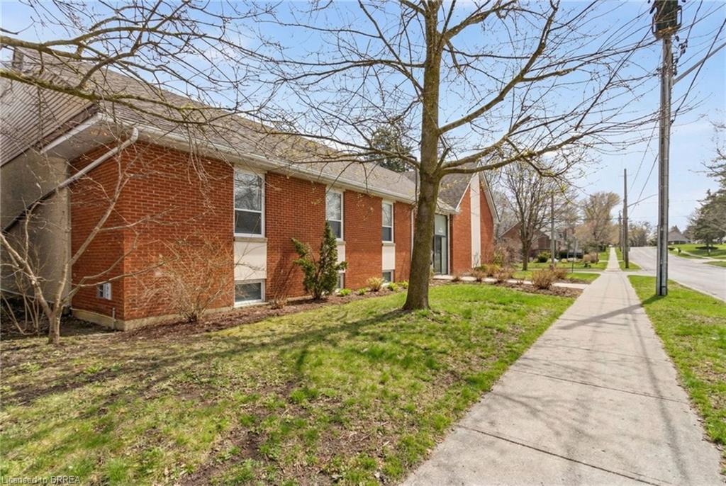 211 Birmingham Street W