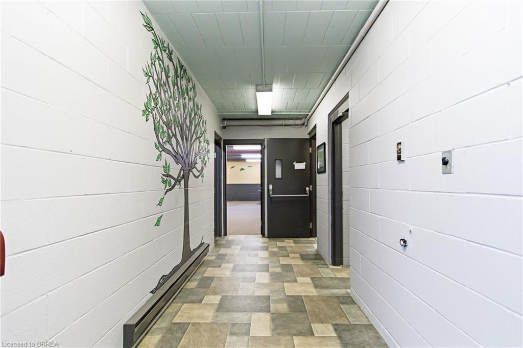 211 Birmingham Street W