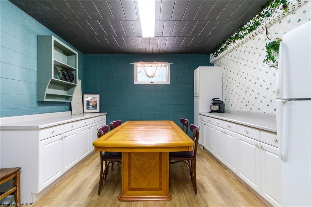 211 Birmingham Street W