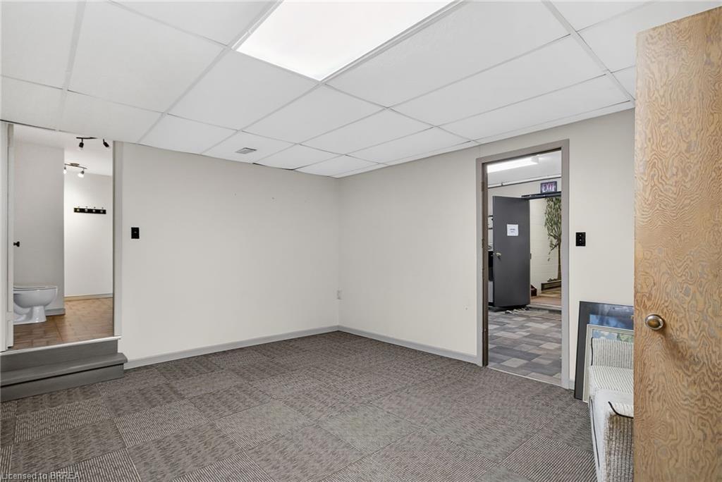 211 Birmingham Street W