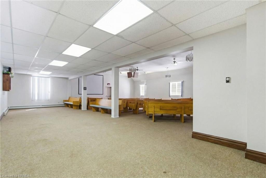 211 Birmingham Street W