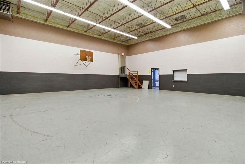 211 Birmingham Street W