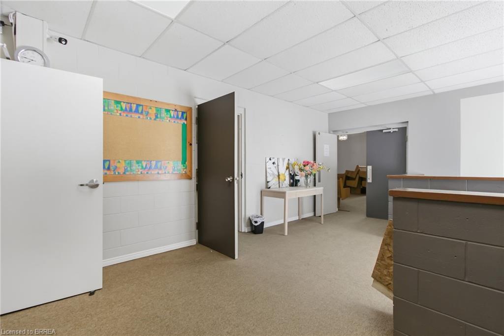 211 Birmingham Street W