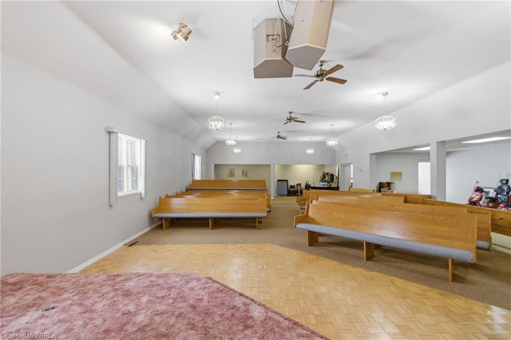 211 Birmingham Street W