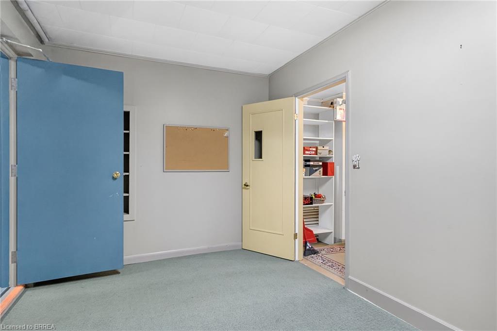 211 Birmingham Street W