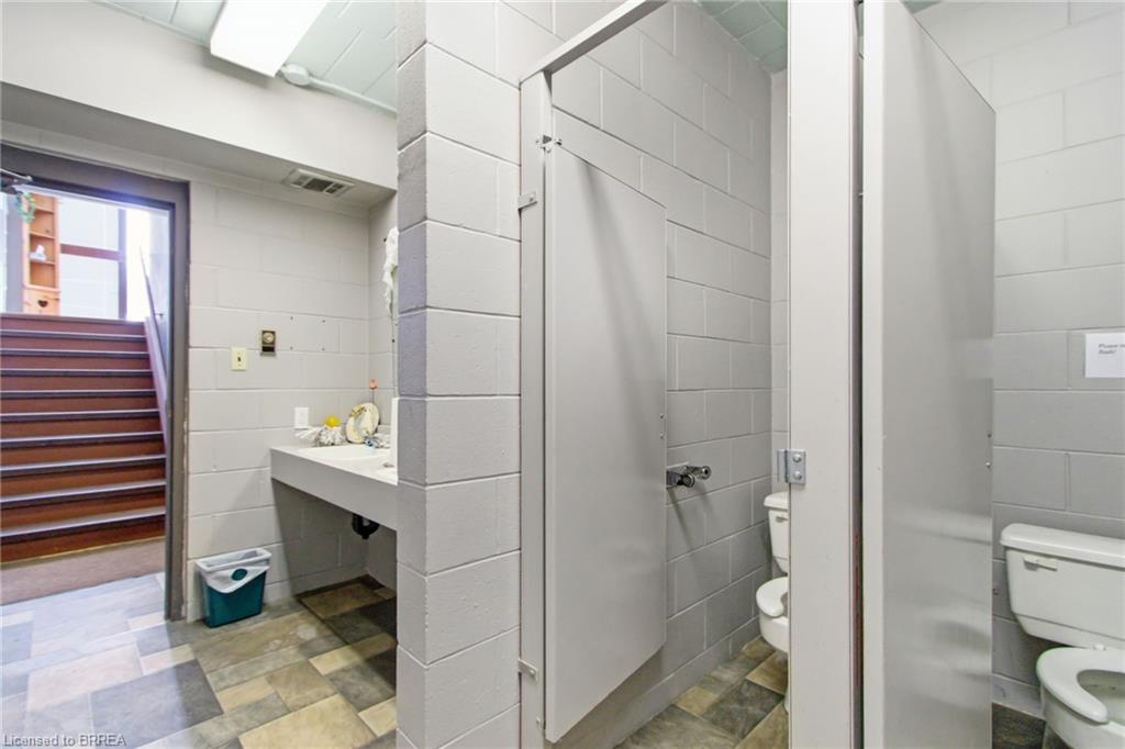 211 Birmingham Street W