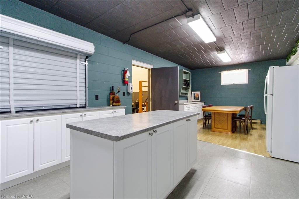 211 Birmingham Street W