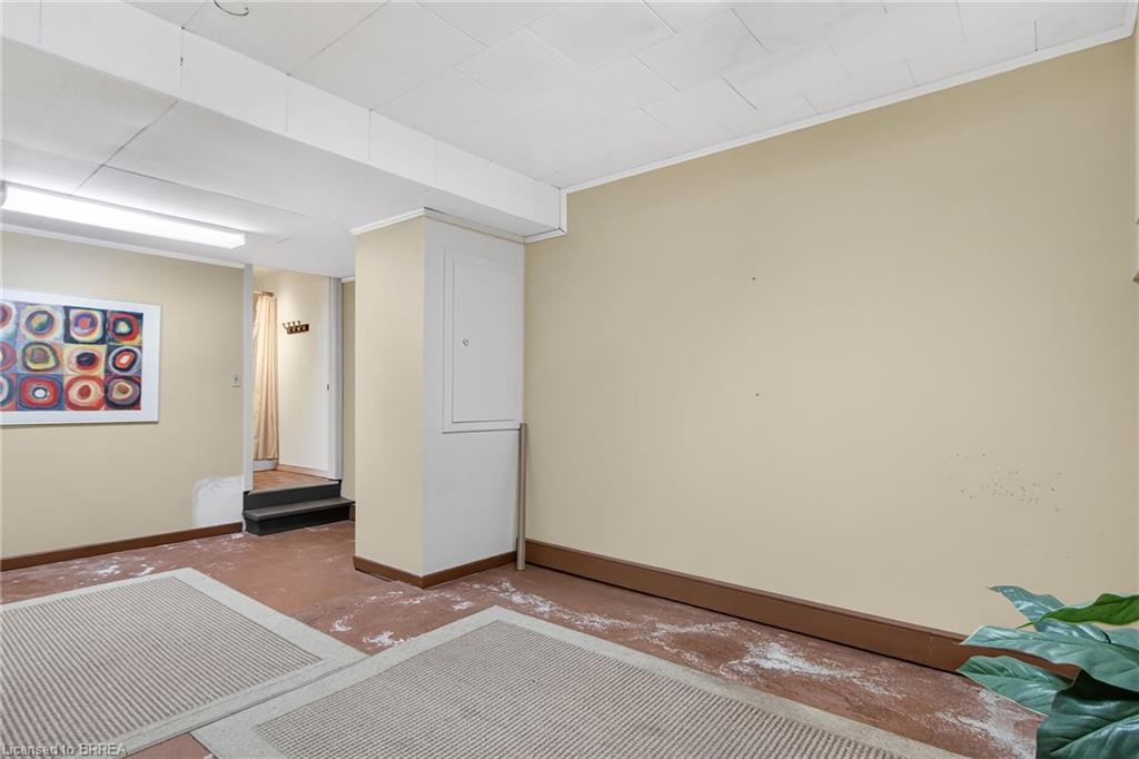 211 Birmingham Street W