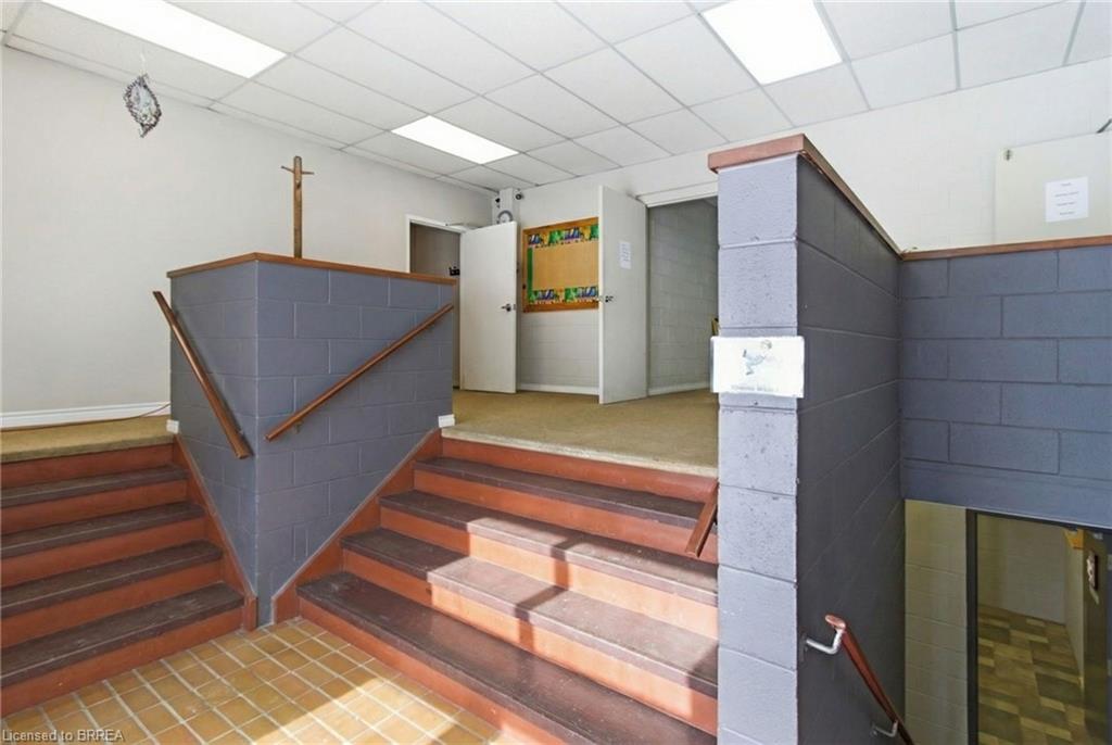 211 Birmingham Street W