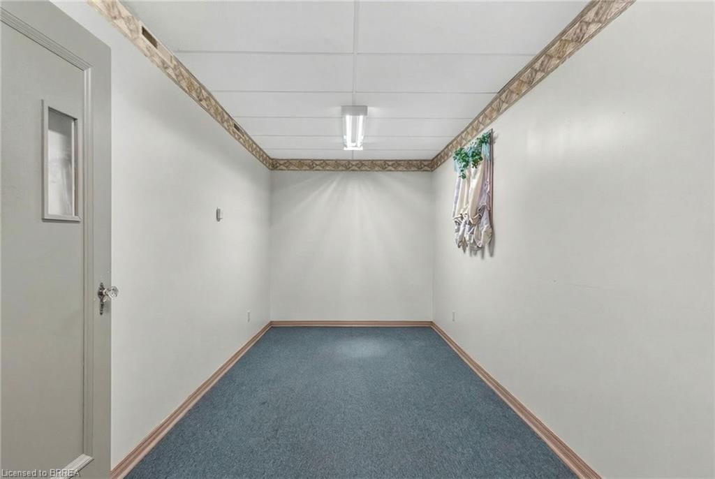 211 Birmingham Street W