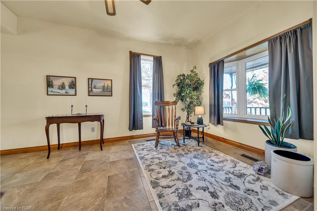 690 Wallace Avenue S