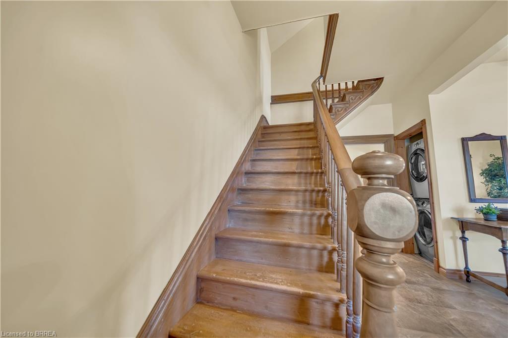 690 Wallace Avenue S