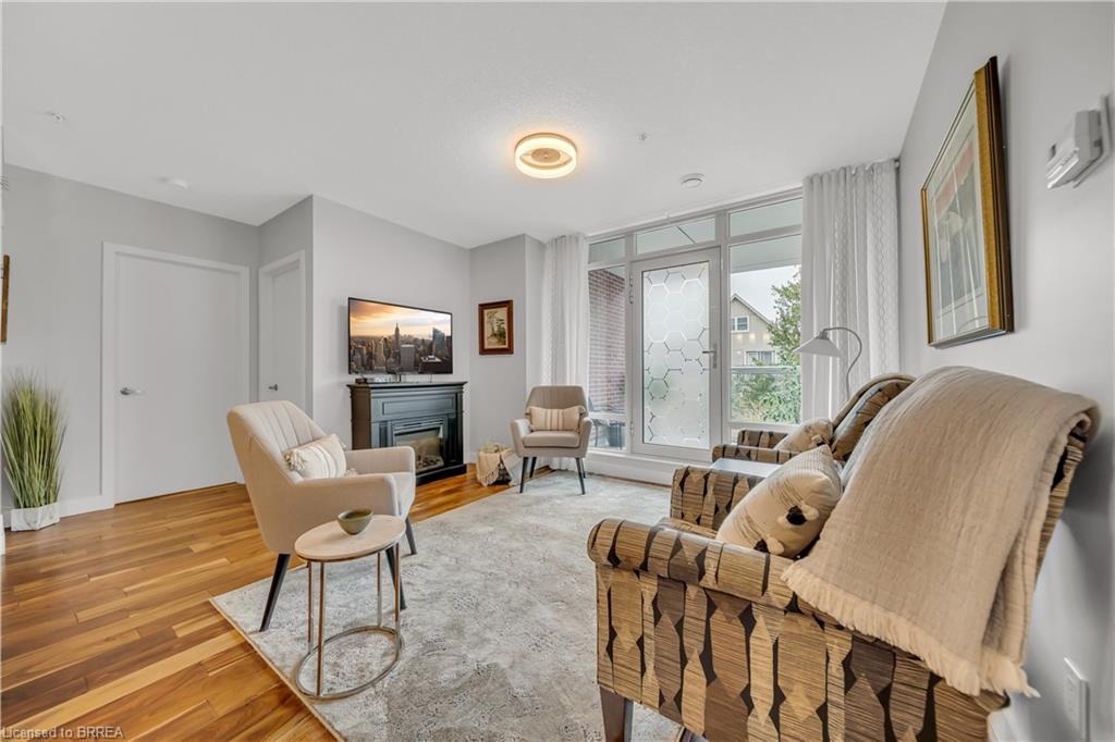 214-188 King Street S Unit: 214