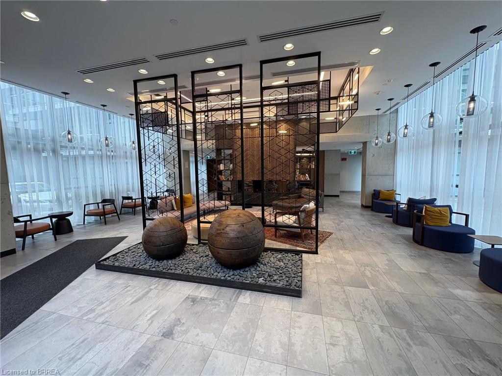 201-251 Manitoba Street Unit: 201