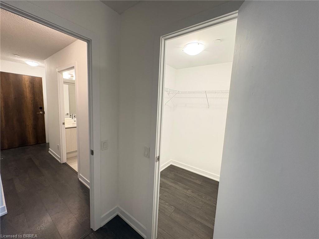 201-251 Manitoba Street Unit: 201