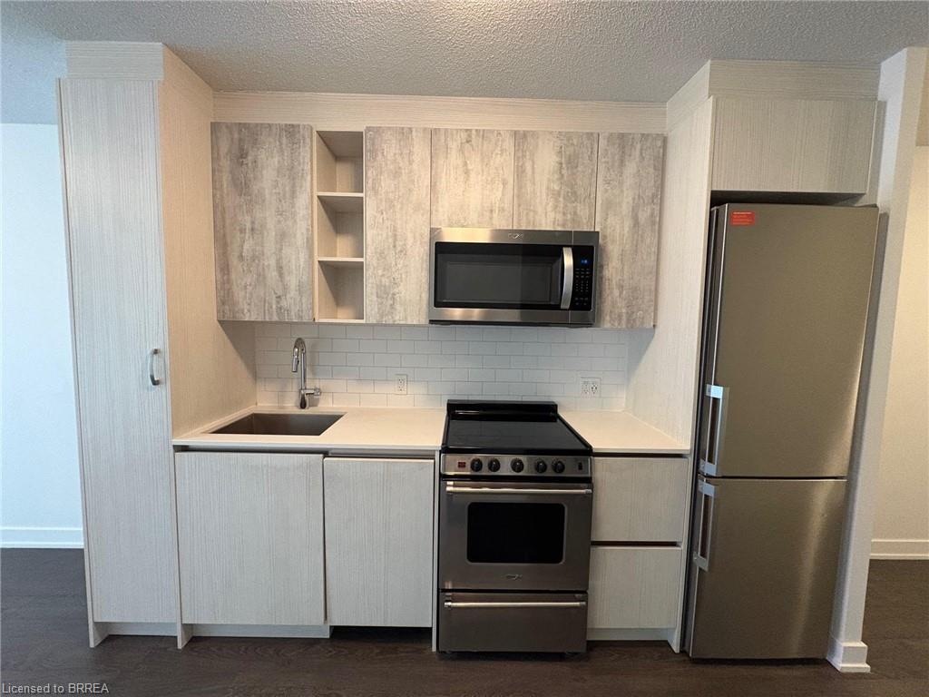 201-251 Manitoba Street Unit: 201