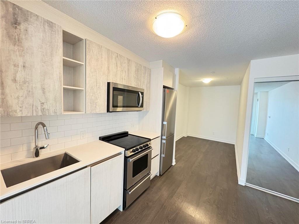 201-251 Manitoba Street Unit: 201