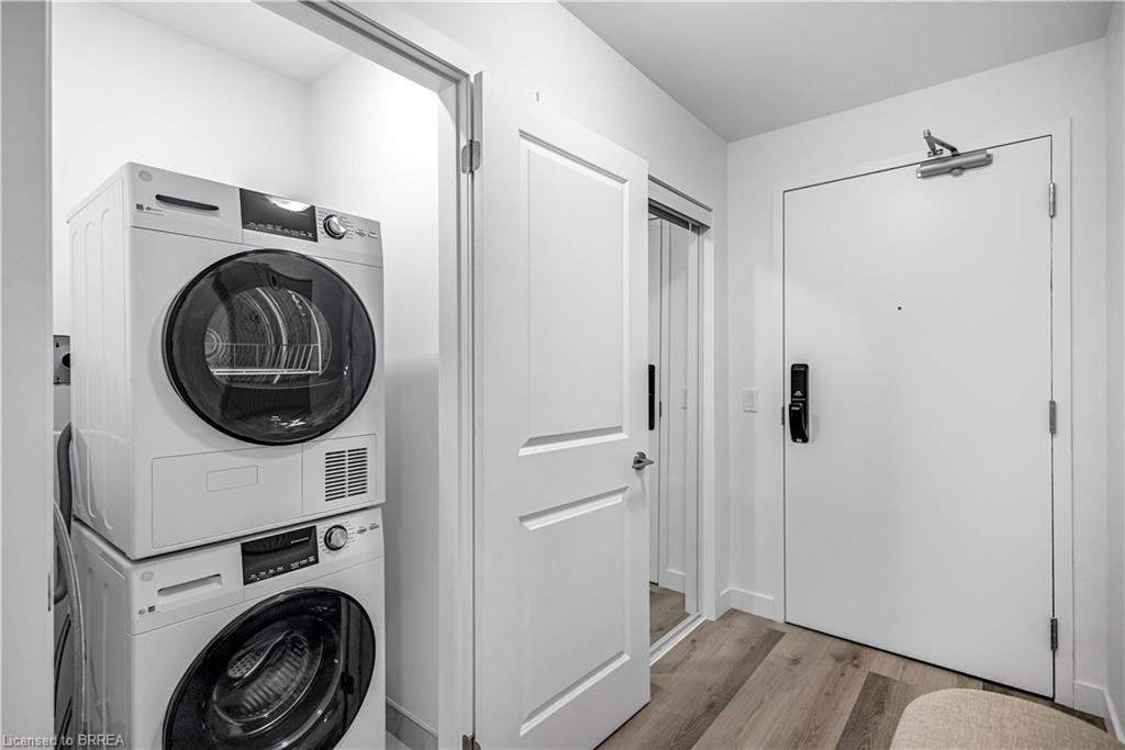 212-461 Green Road Unit: 212