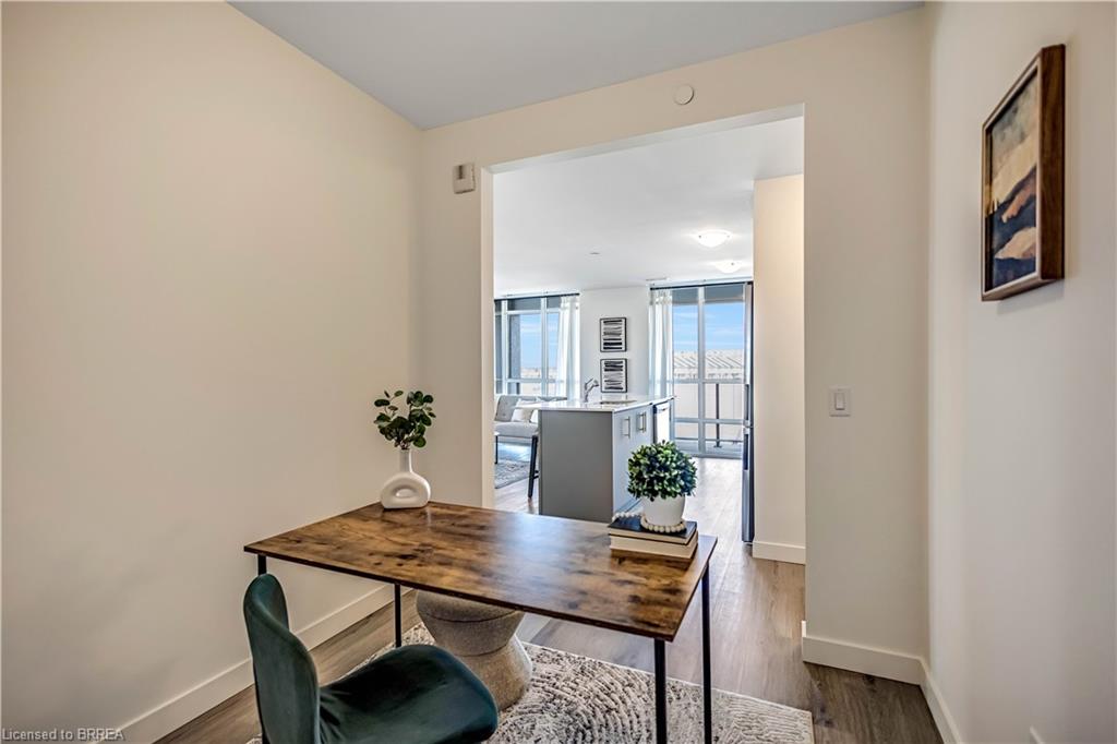212-461 Green Road Unit: 212