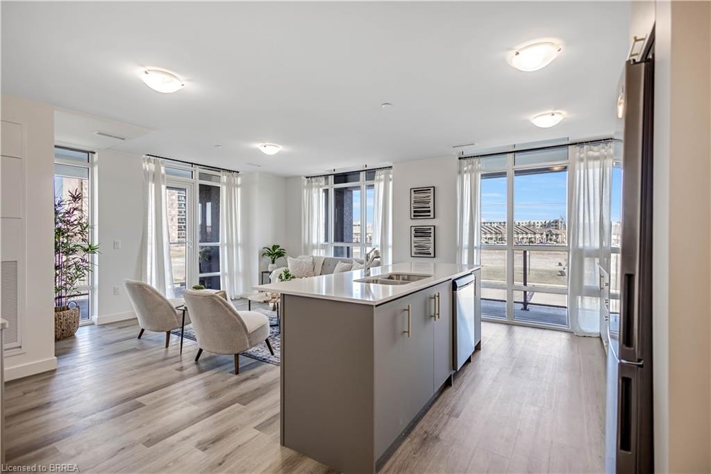 212-461 Green Road Unit: 212