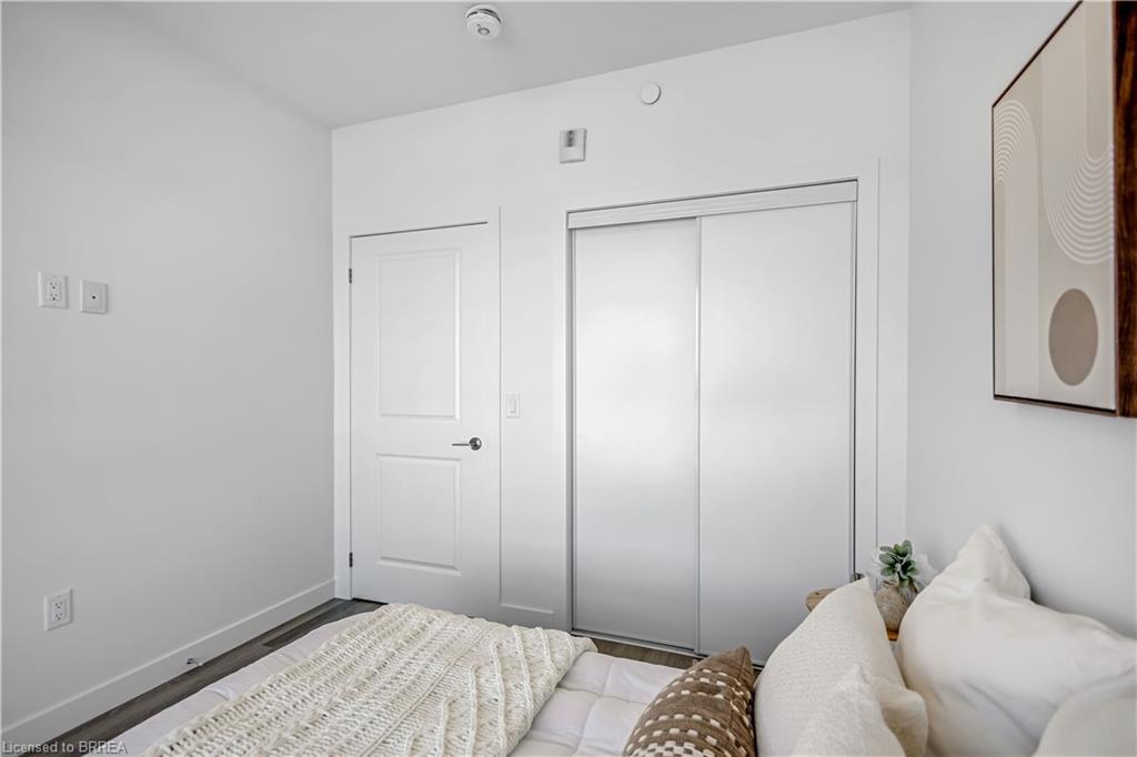 212-461 Green Road Unit: 212